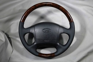 Перетяжка натуральной кожей руля Хендай